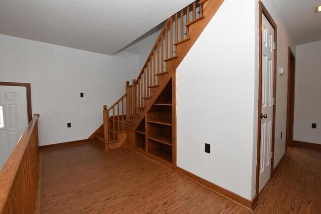 Building Photo - 45 Lookout Point