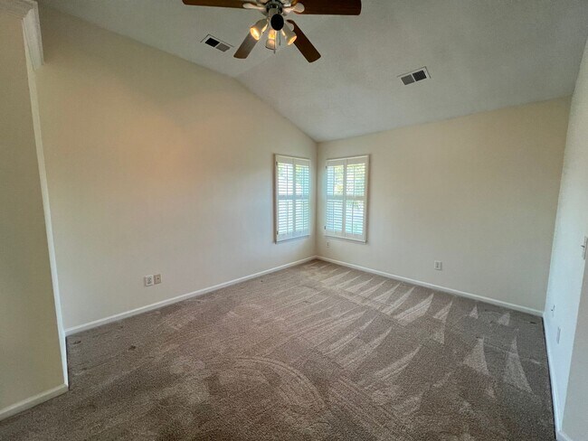 Building Photo - 1513 Clarendon Way