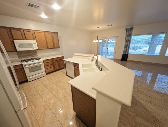 Building Photo - 7521 Chaffinch St