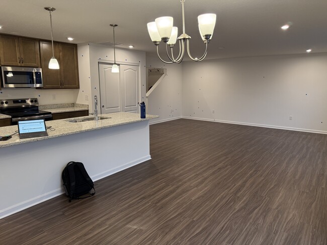 Building Photo - 3372 Dewdrop Way