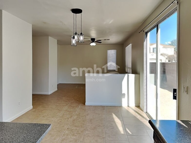 Building Photo - 1151 E Bosi St