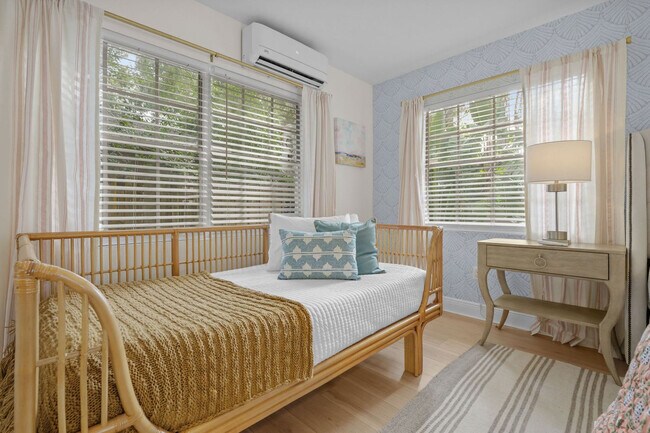 Building Photo - 522 31st St W