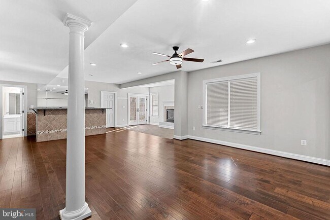 Building Photo - 8138 Rondelay Ln