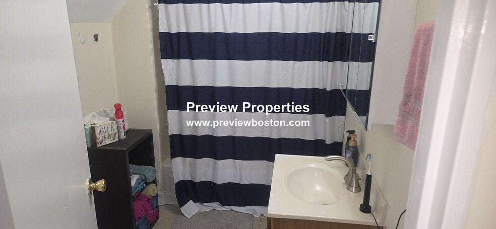 Building Photo - 25 Brackett St