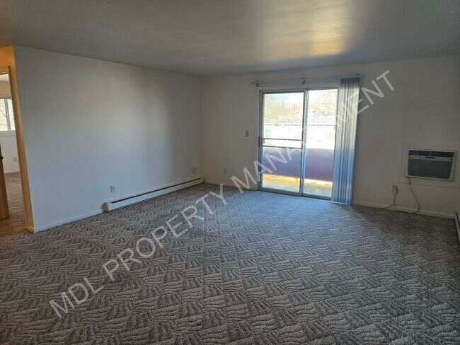 Building Photo - 121 N Woodbridge St