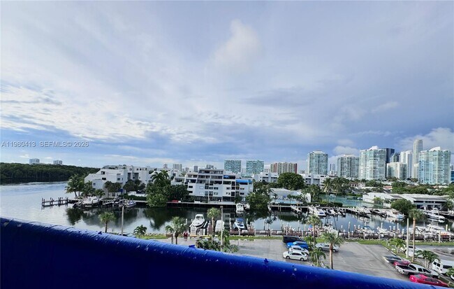 Building Photo - 400 Kings Point Dr