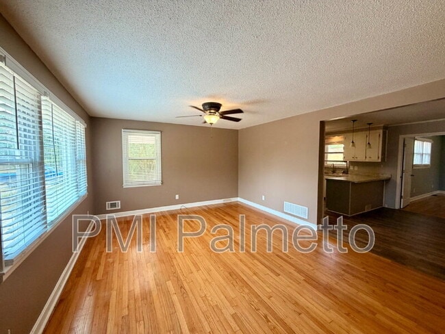 Building Photo - 1727 Sandra Dr