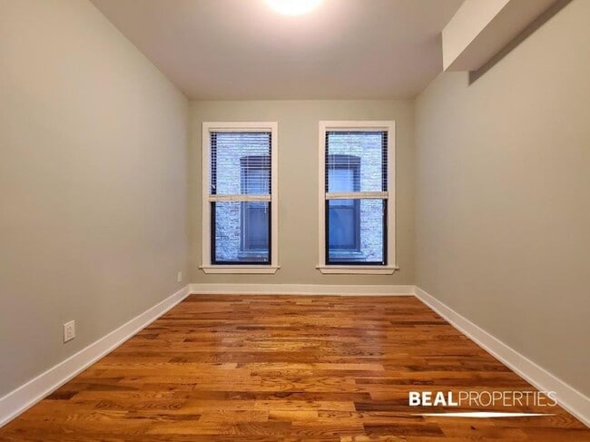 Building Photo - 3 bedroom in CHICAGO IL 60657