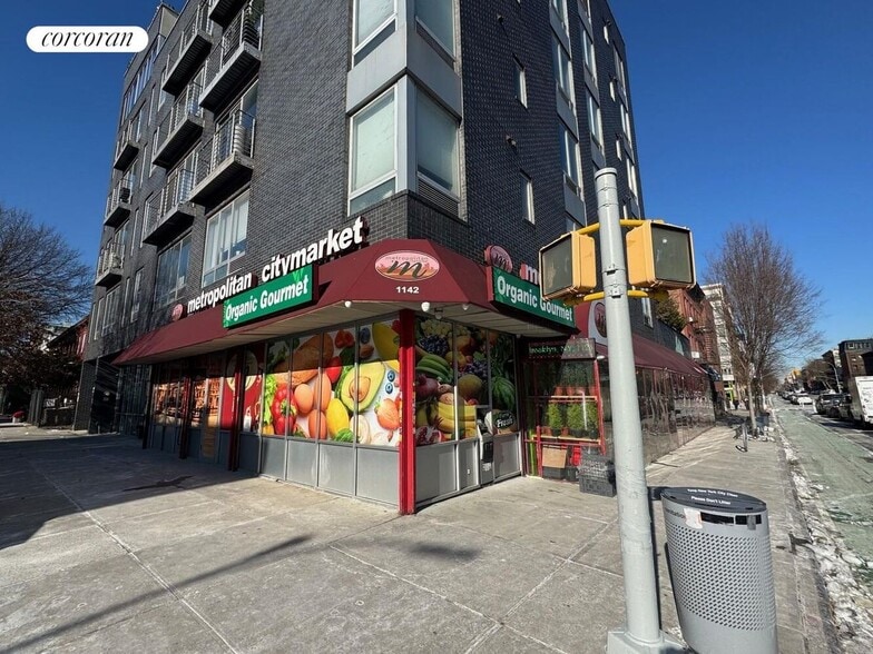 Building Photo - 49 Monroe St