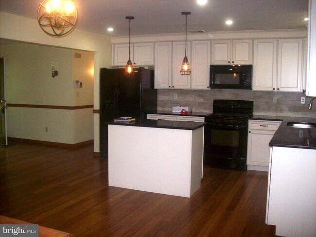 Building Photo - 104 Ramsey Ln