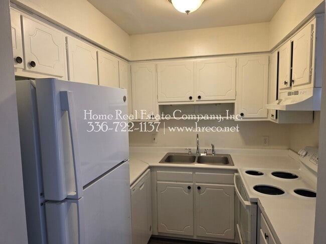 Building Photo - 1449 Brookwood Dr