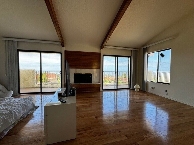 Building Photo - 1213 Via Zumaya