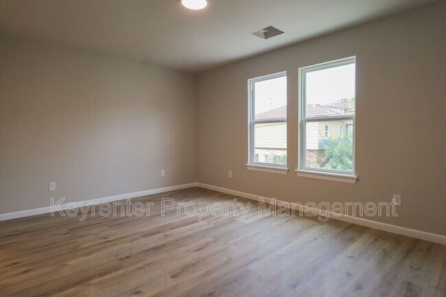 Building Photo - 214 N Cleveland Ave