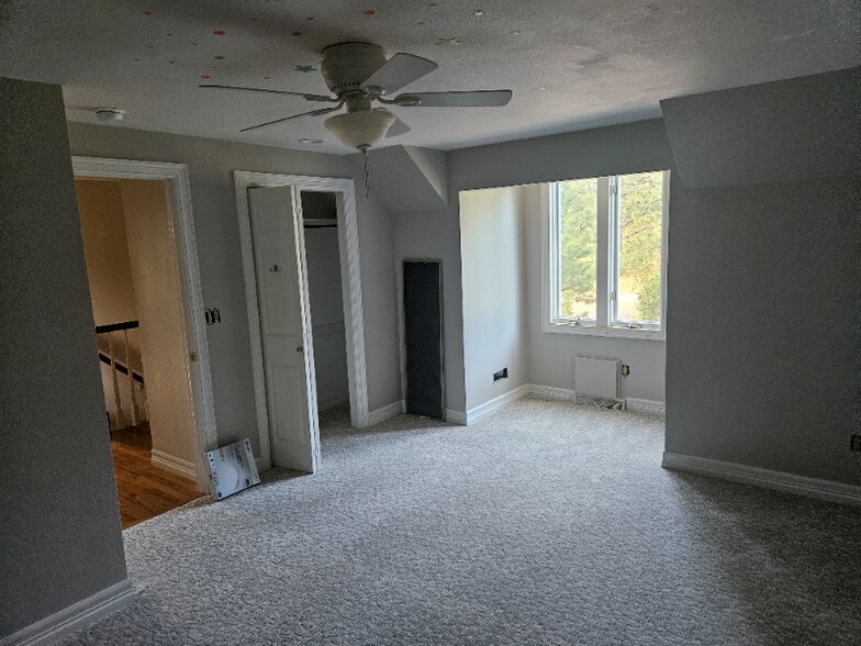 Building Photo - 10032 E Meadow Run