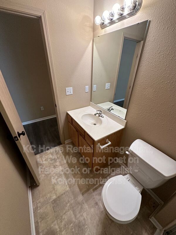 Building Photo - 8710 N Cleveland Ave