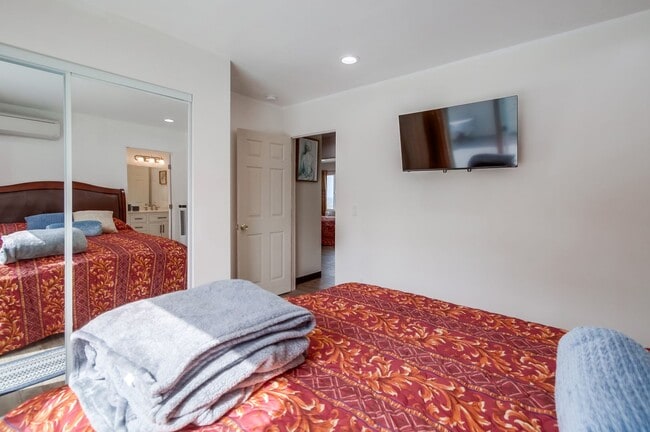 Building Photo - Gorgeous luxury flat with ocean view in La Jolla. Gustavo Lopez