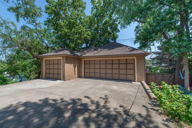 Building Photo - 2205 Aldrich Ave S