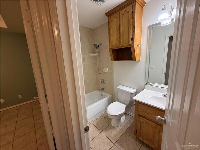 Building Photo - 3836 Frontier Dr