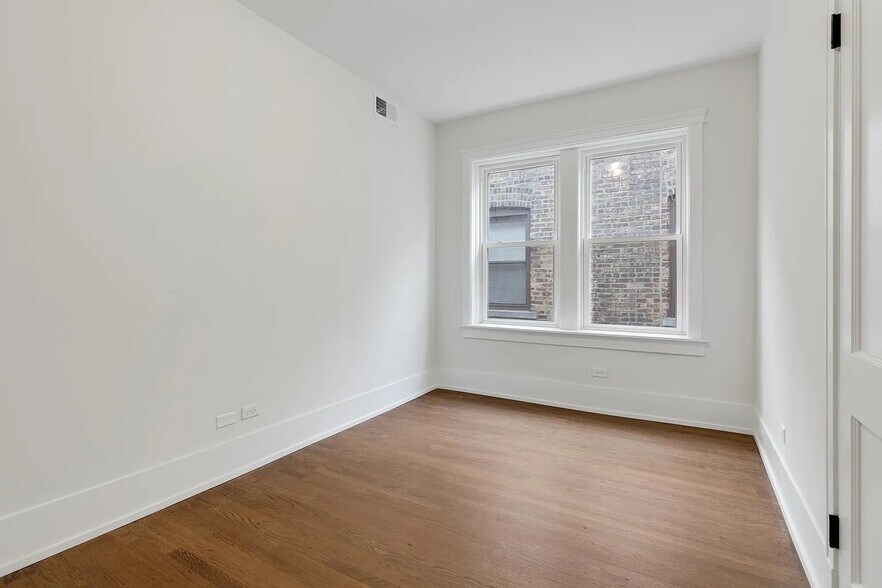 Building Photo - 6041 S Saint Lawrence Ave