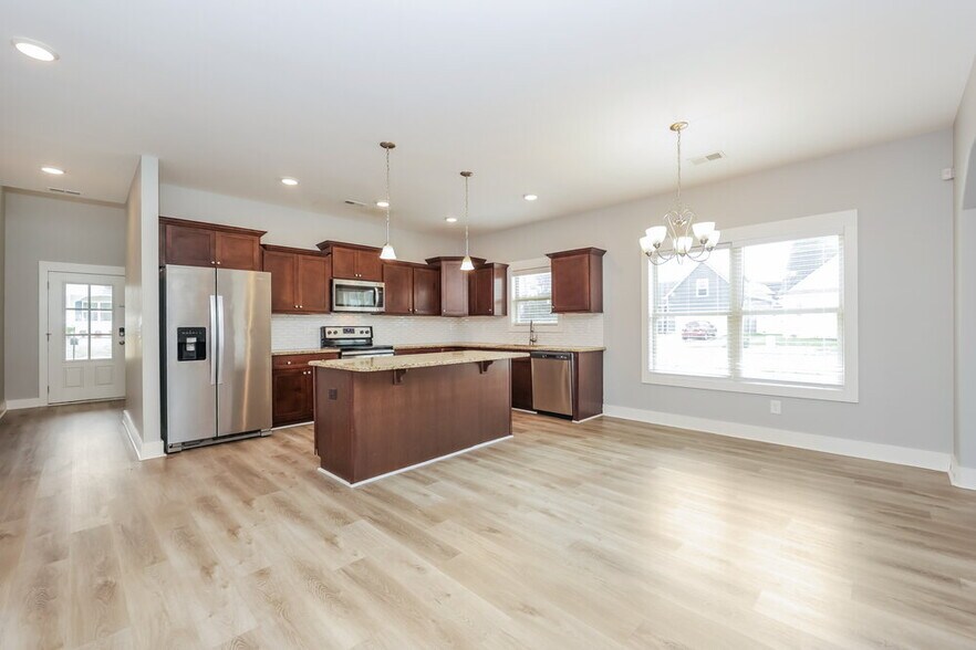 Building Photo - 4113 Stark St