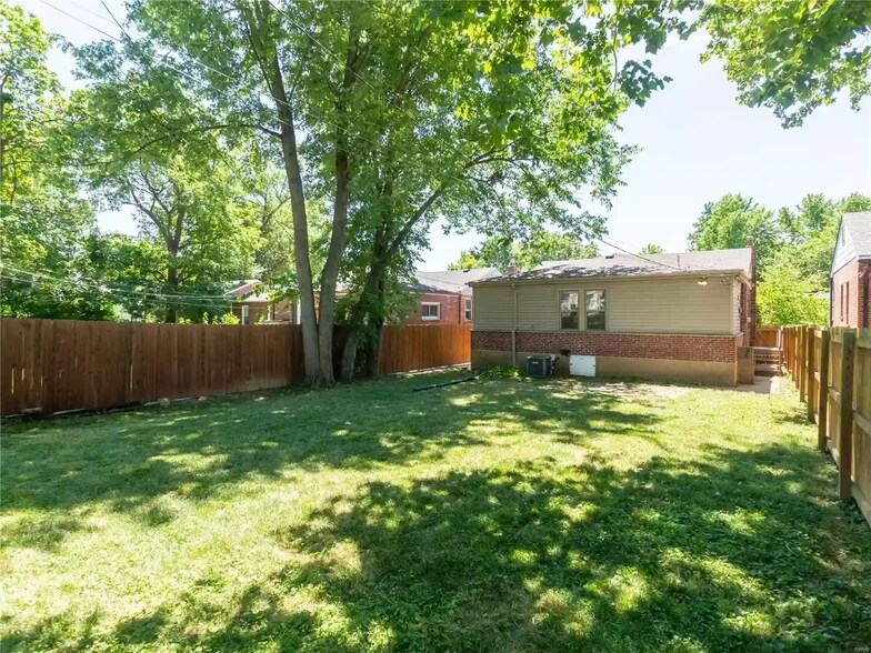 Building Photo - 8739 White Ave