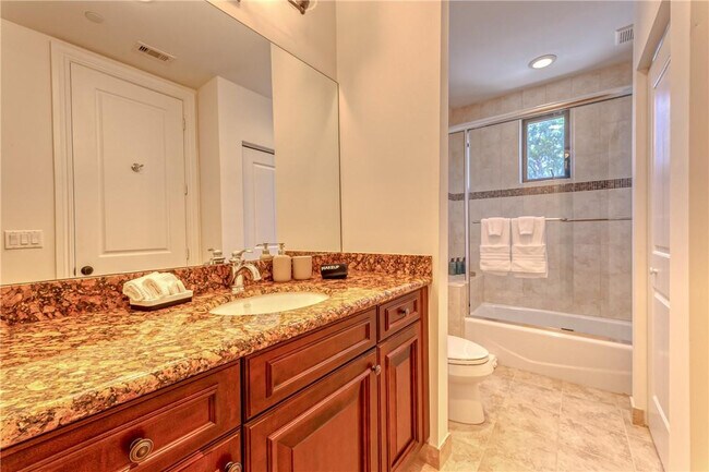 Building Photo - 1206 NE 1st St