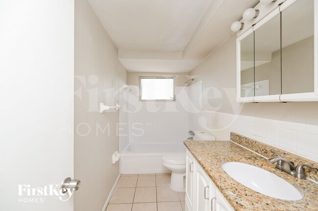 Building Photo - 10905 Kingsbridge Rd