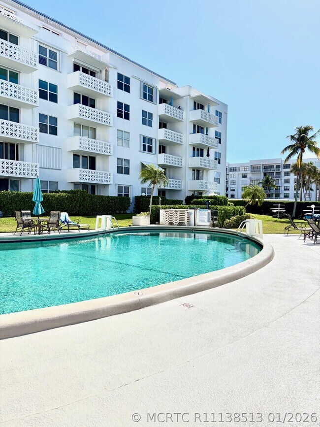 Building Photo - 2840 S Ocean Blvd