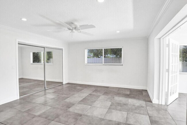 Building Photo - 2632 SE 10th Ct