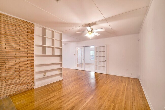 Building Photo - SOON AVAILABLE IN DOWNTOWN FAIRHOPE!