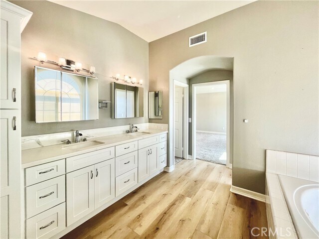 Building Photo - 25942 Clifton Pl
