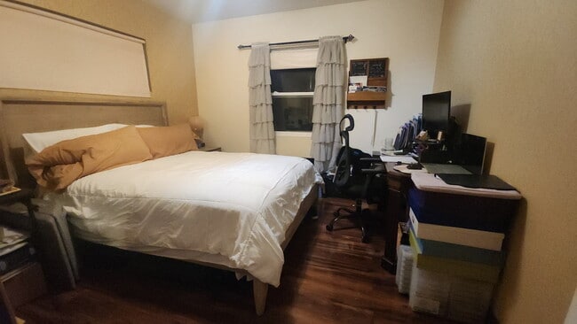 Building Photo - 15358 Leadwell St