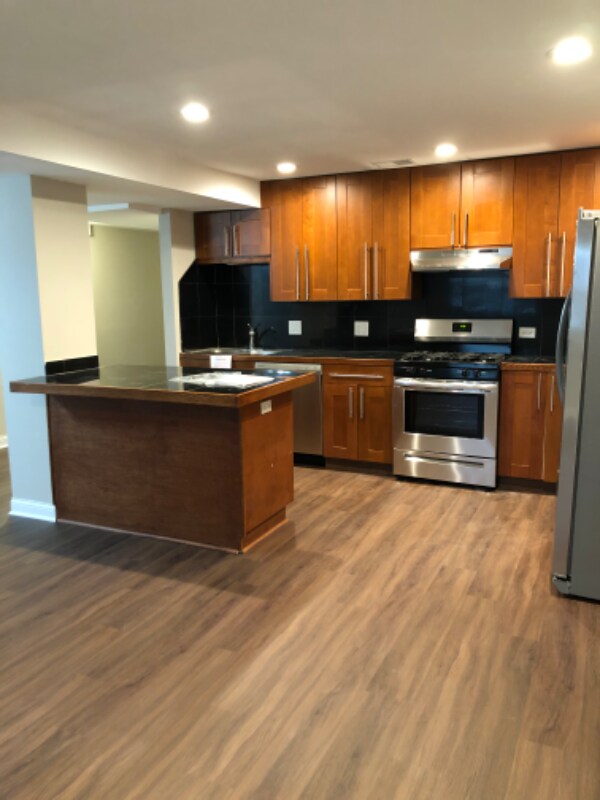 Primary Photo - 5244 S King Dr