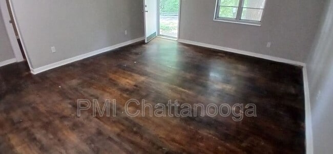Building Photo - 3705 Crestview Pl