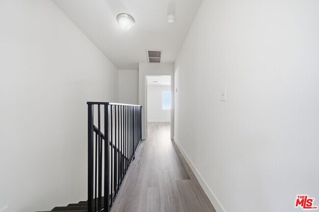 Building Photo - 6616 Sylmar Ave