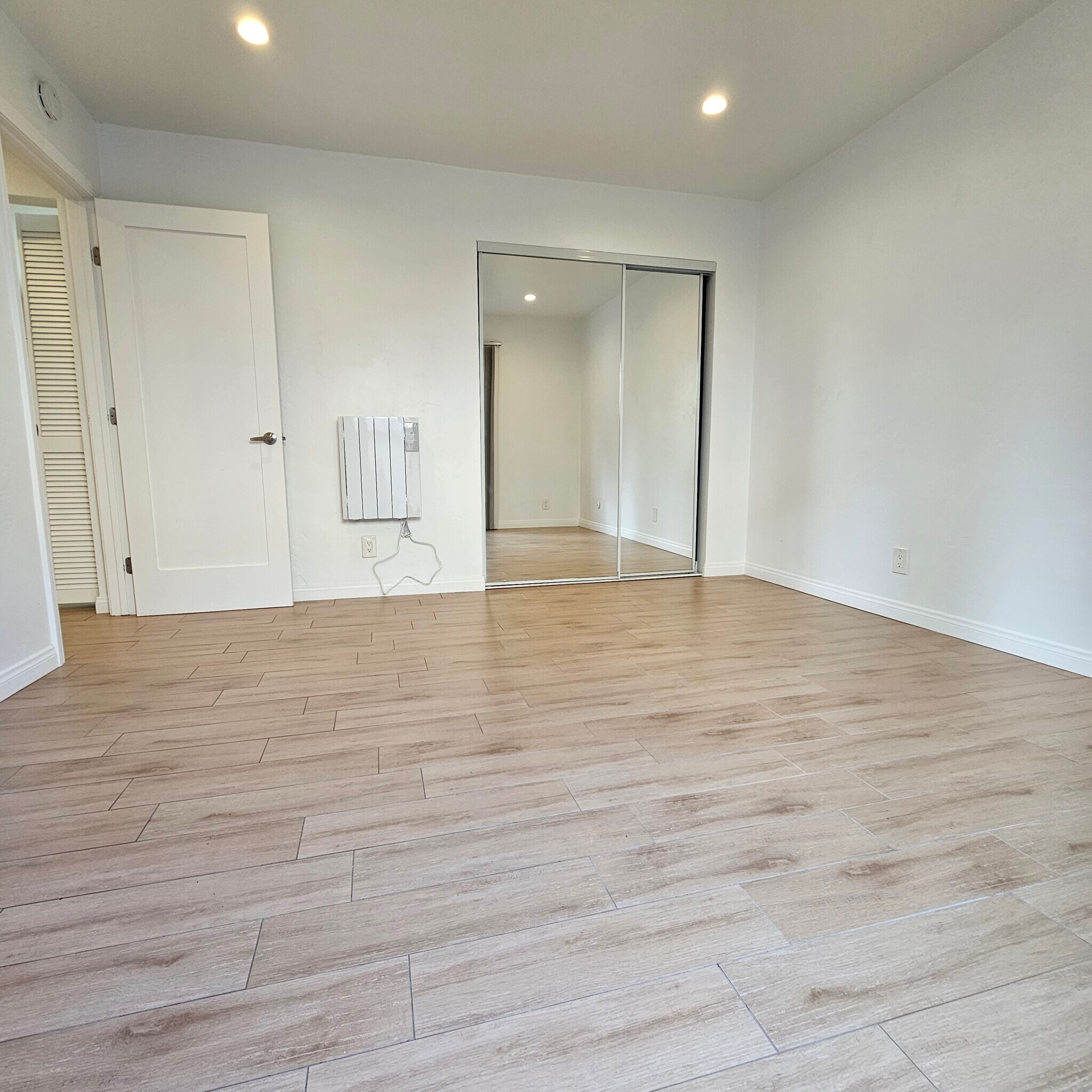 Building Photo - 1845 N Vulcan Ave