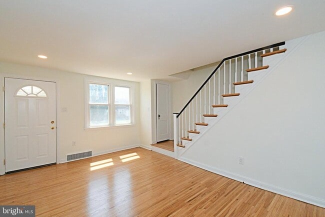 Building Photo - 2219 Ardmore Ave