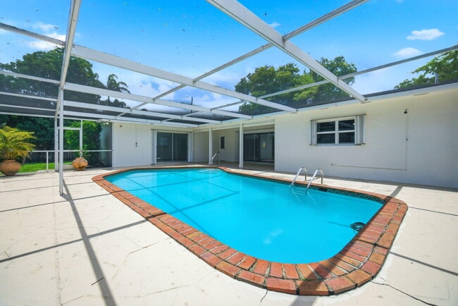 Building Photo - 321 E Chaminade Dr