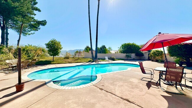 Building Photo - Amazing Location & Beautiful Country Livin...