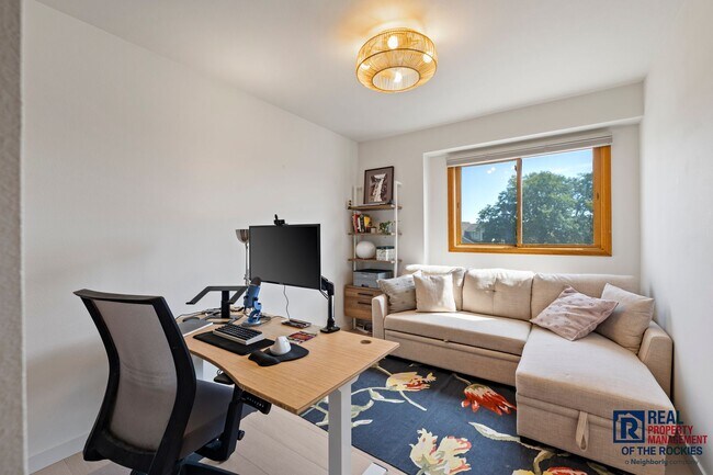 Building Photo - Beautiful Updated 5 Bed 3.5 Bath House in ...