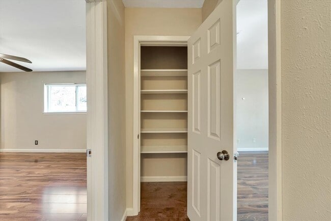 Building Photo - 1467 S Meadows Dr