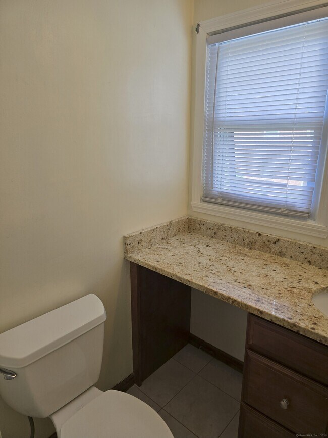 Building Photo - 338 Dunfey Ln