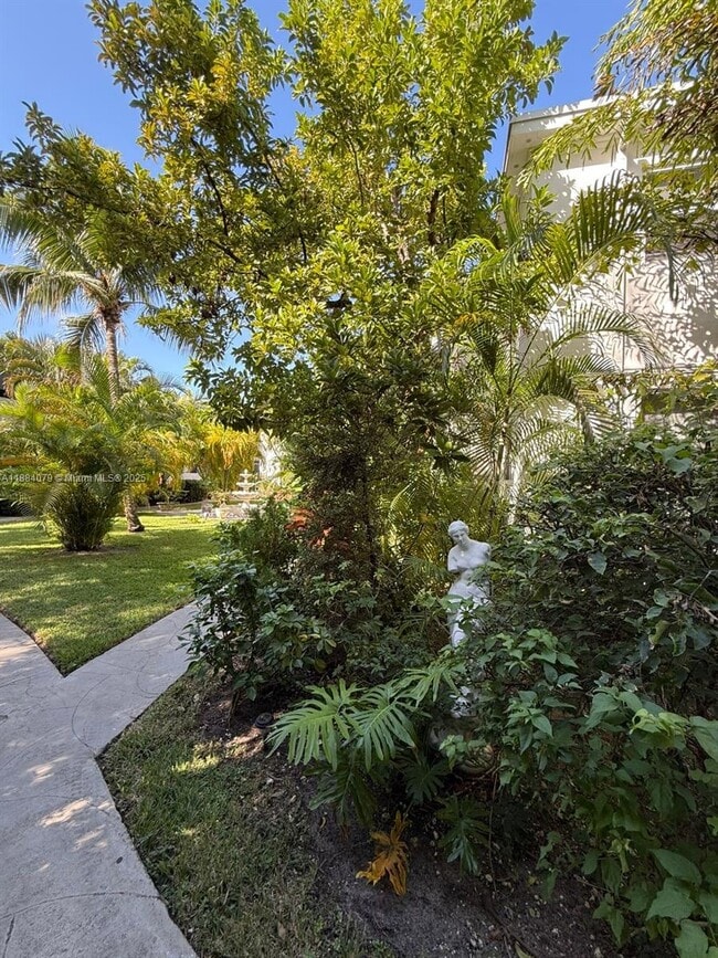 Building Photo - 10074 E Bay Harbor Dr
