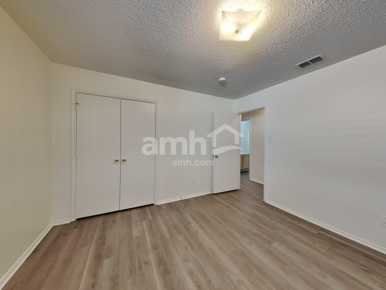 Building Photo - 3913 Country Ln