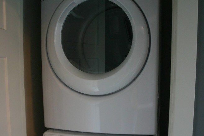 Building Photo - 2036 Celadon Dr NE