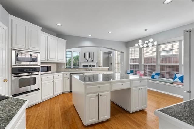 Building Photo - 5701 Chippewa Trail