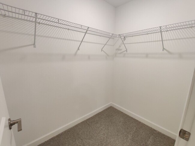 Building Photo - 23240 Willow Glen Way