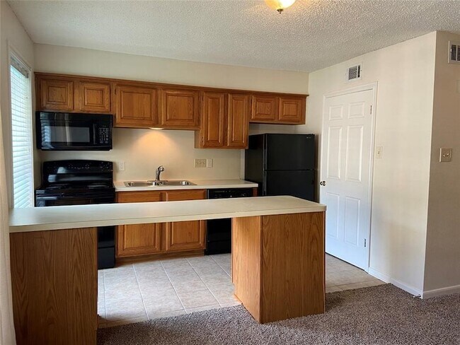 Building Photo - 1311 Antoine Dr