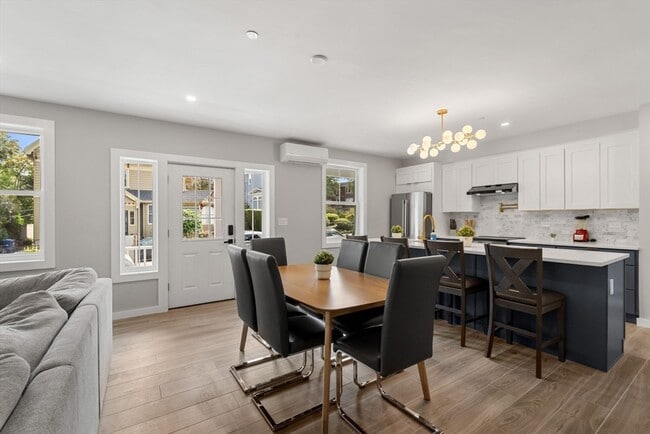 Building Photo - 59 Perrin St