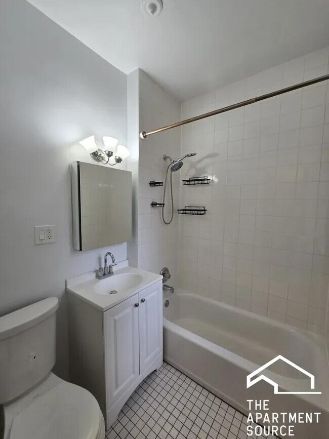 Building Photo - 552 Elmwood Ave